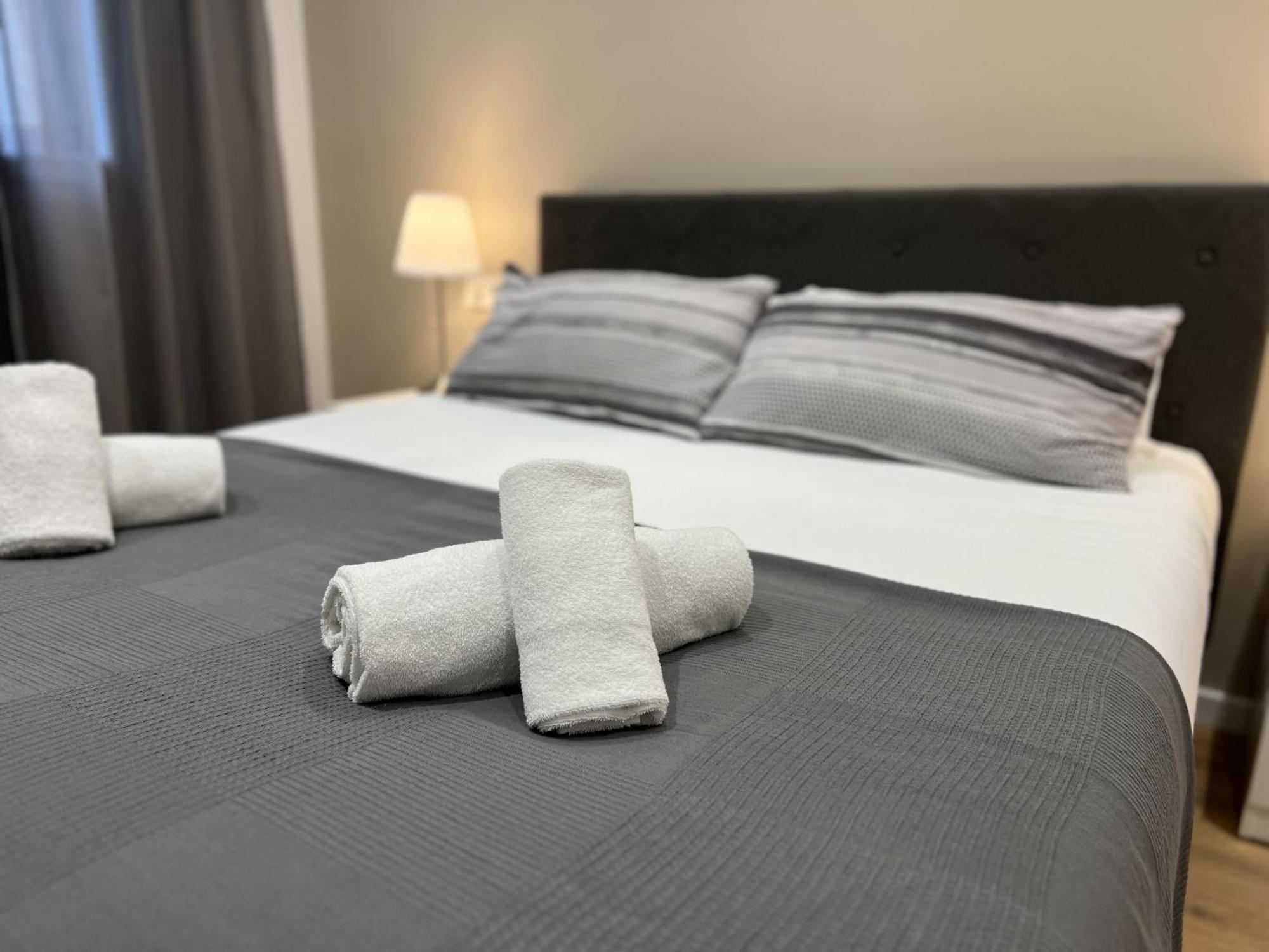 Apartamenticos Plaza Las Armas III Zaragoza Ngoại thất bức ảnh